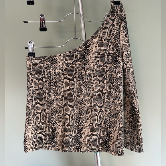 No Label Tops - Chic Snake Print One-Shoulder Top